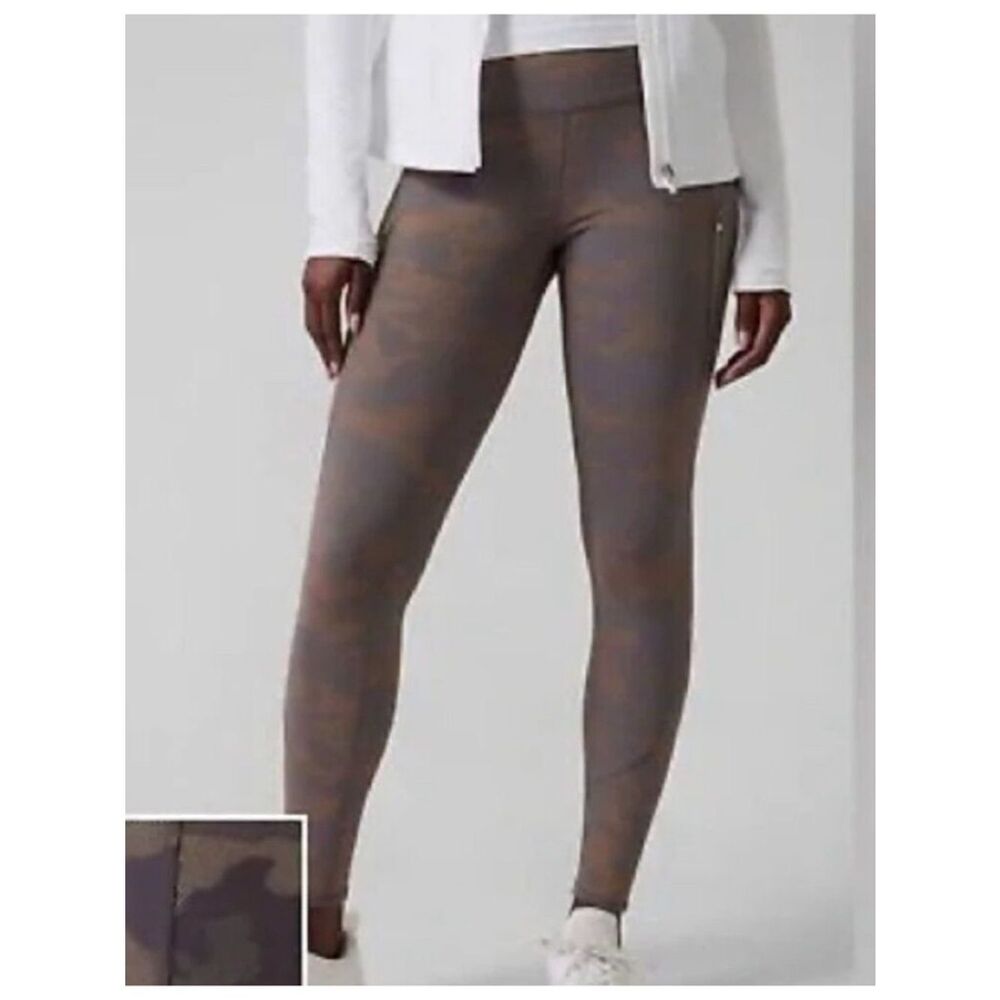 Athleta Rainer Reflective Tight in Camo Lux Reflective Bluff Grey Size Small